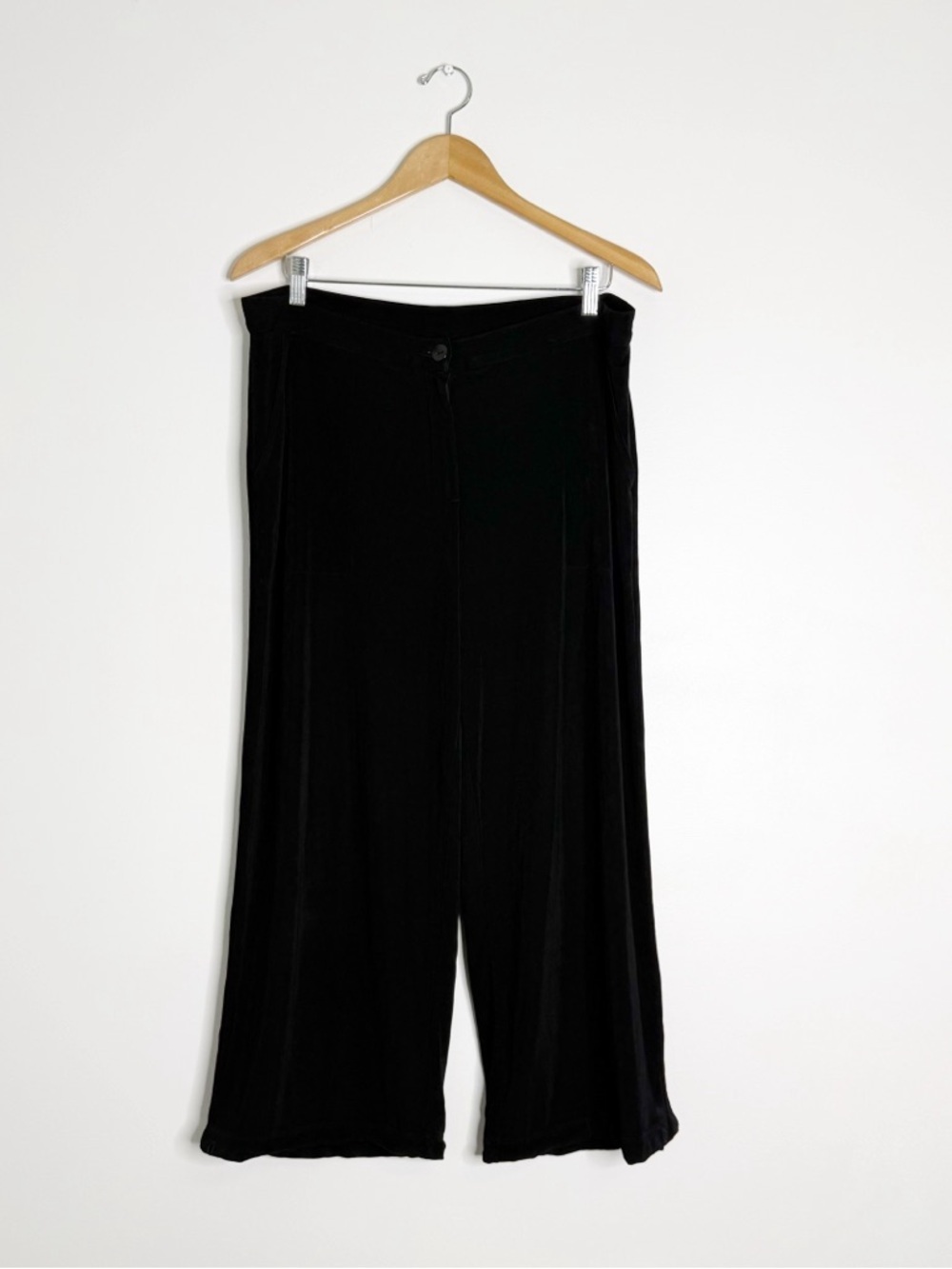 Chico’s Travelers 2 Crop Pants Size 12-14 Large Black Button Front